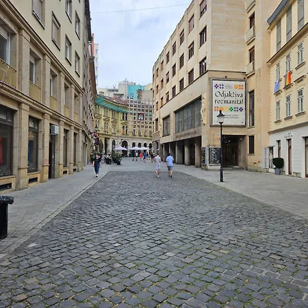 Terrace In Old Town - Castle & Cathedral View Apartment *
