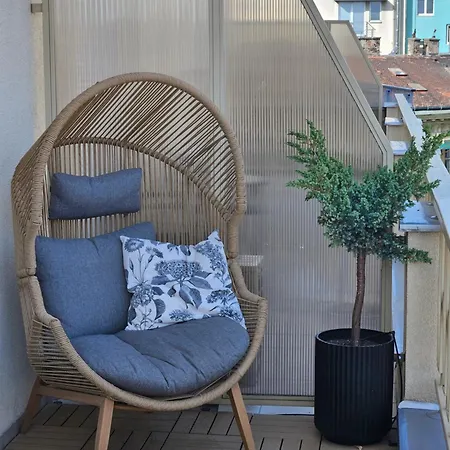 Terrace In Old Town - Castle & Cathedral View Апартаменти